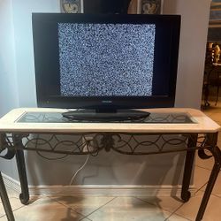 "Toshiba 32" LED HDTV - Model 32C100U1-Works  Great