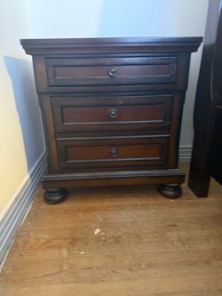 Ashley Furniture 2 Drawer Nightstand