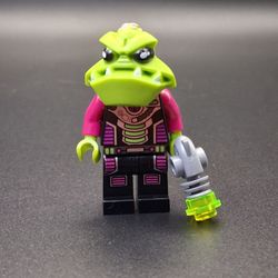 Lego alien trooper