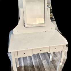 Pottery Barn Vanity With Mirror