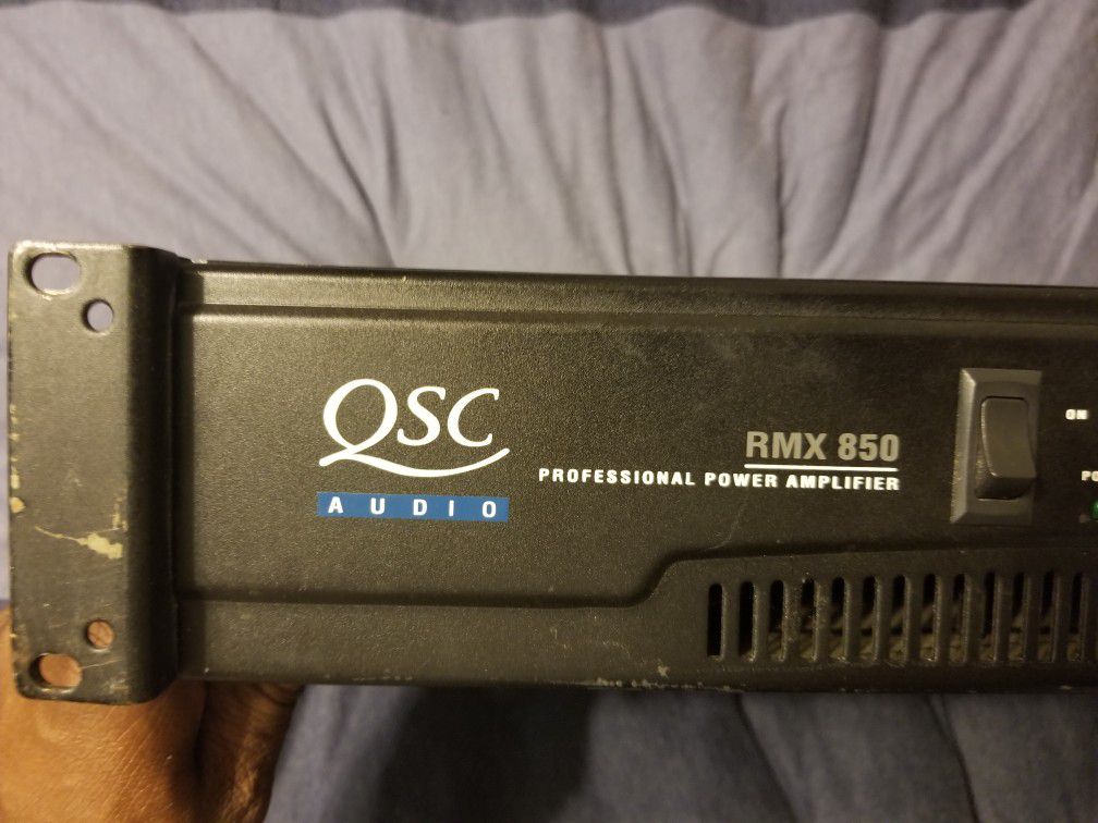 QSC 850 Professional Amplifier
