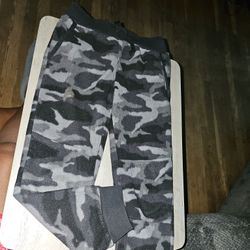 Size 6/7 boys Joggers $5