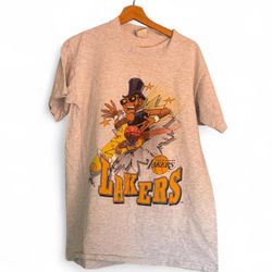 90s Los Angeles Lakers Jack Davis Art Breakthrough Nutmeg TShirt Size Large Great Vintage Condition