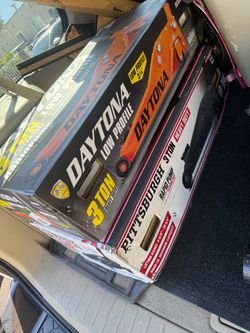 SELL OR TRADE 3T jacks