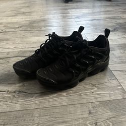 shoes and clothes for sell can buy them together or seperately 