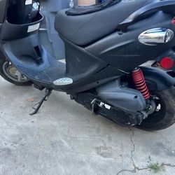 2016 Genuine Buddy 170i – fuel injected – 17k miles