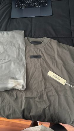 grey/green essentials shirt men’s XL