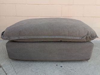 Sixpenny ottoman