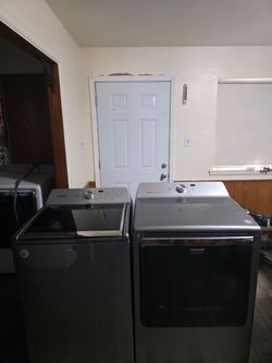 MAYTAG STAINLESS STEEL WASHER AND DRYER SET BOTH ELECTRIC XL CAPACITY GOOD CONDITION HEAVY DUTY DELIVERY AVAILABLE FOR EXTRA FEE WE DO REPAIRS
