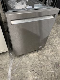 Kitchen aid dishwasher in stainless steel new open box