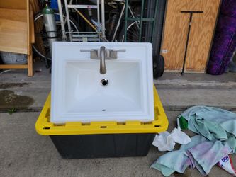 Porcelain Sink w/Faucet