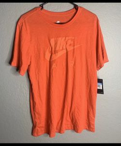 Orange Nike T-shirt size m
