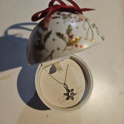 Ornament Box with Cubic Zirconia Snowflake 18 Pendant Necklace