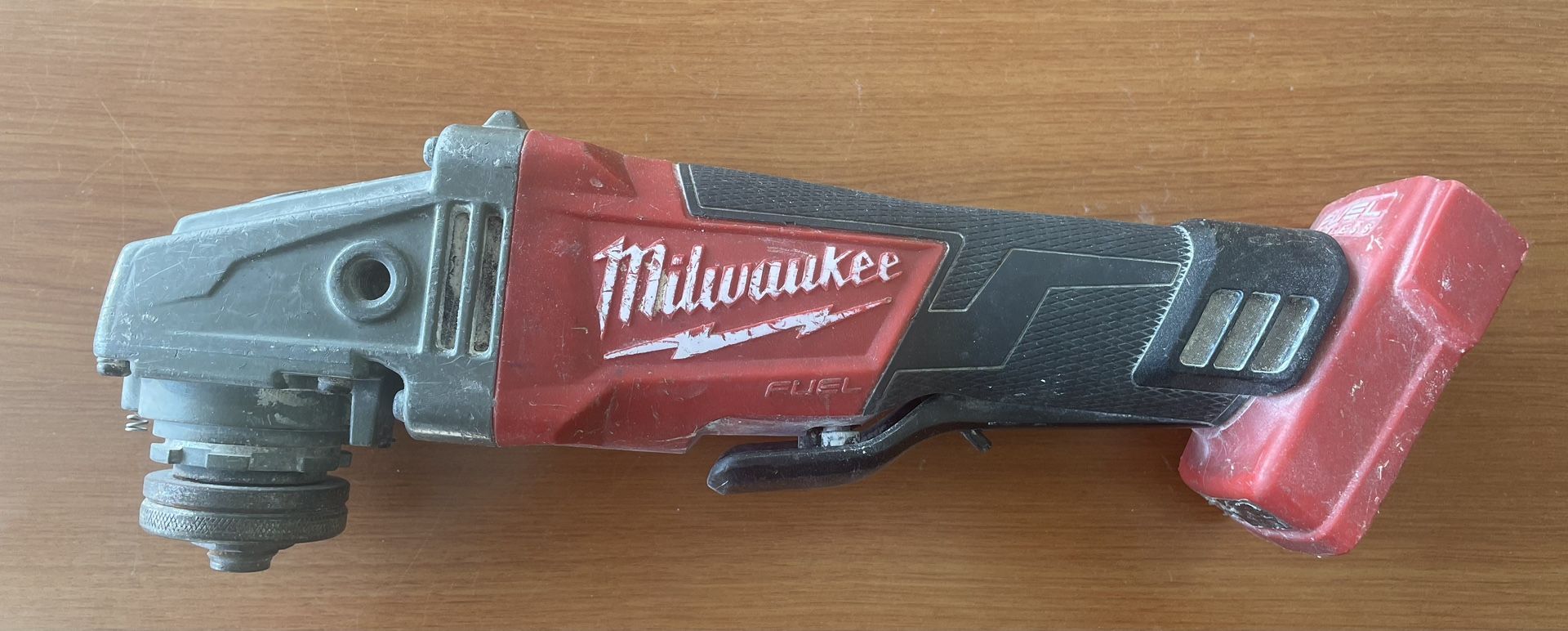 Milwaukee disc grinder 2780-20 ( Hablamos Espanol)