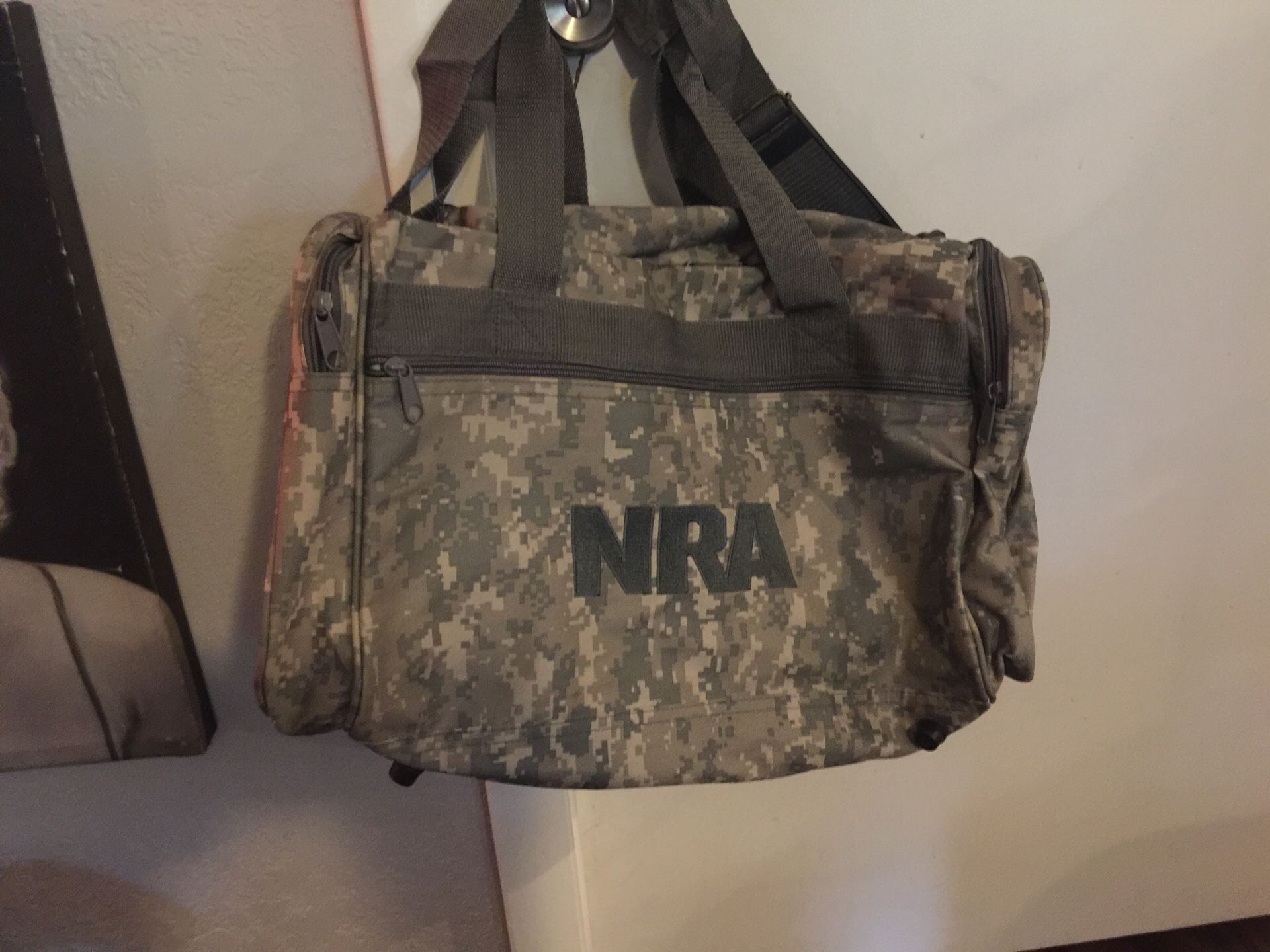 NRA Camo duffLe bag perfect condition