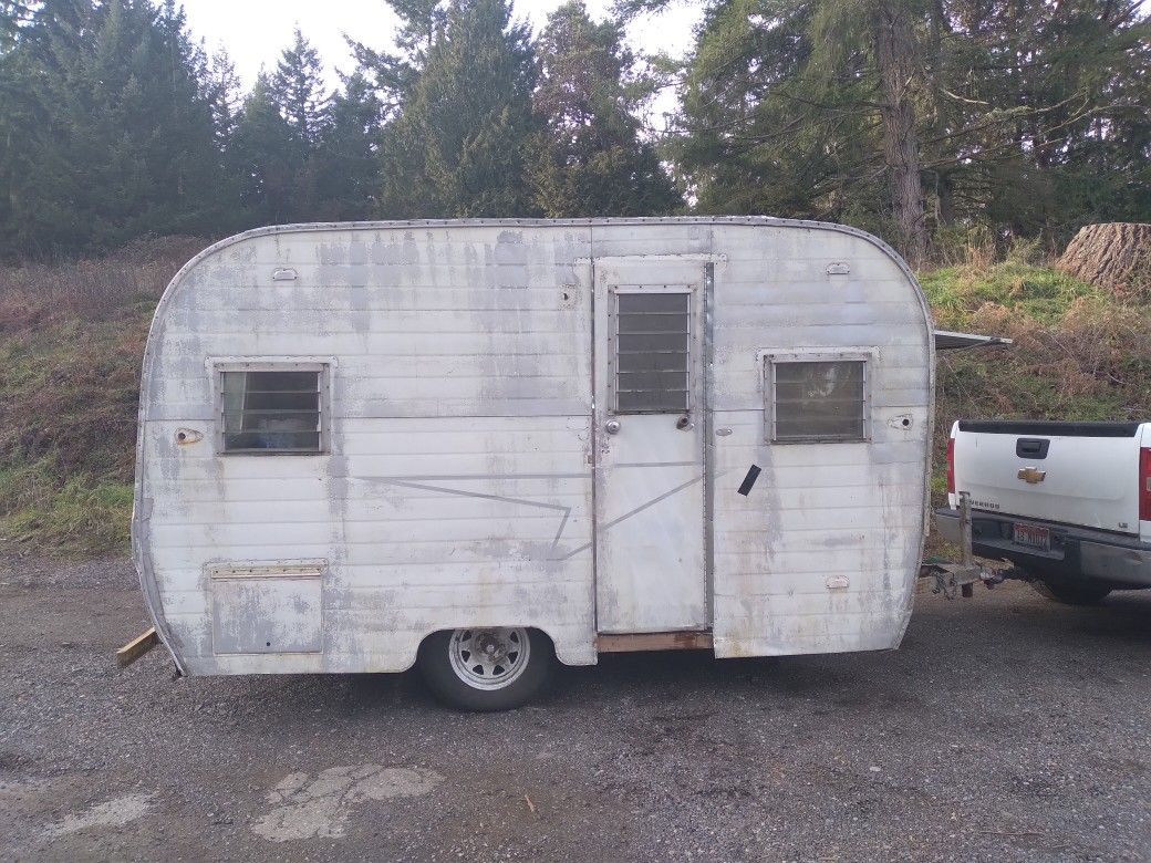Aloha Camper Trailer 50's Or 60's Model Canned Ham 12ft Camper 17ft Overall