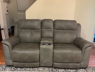 Power Reclining Loveseat with Console