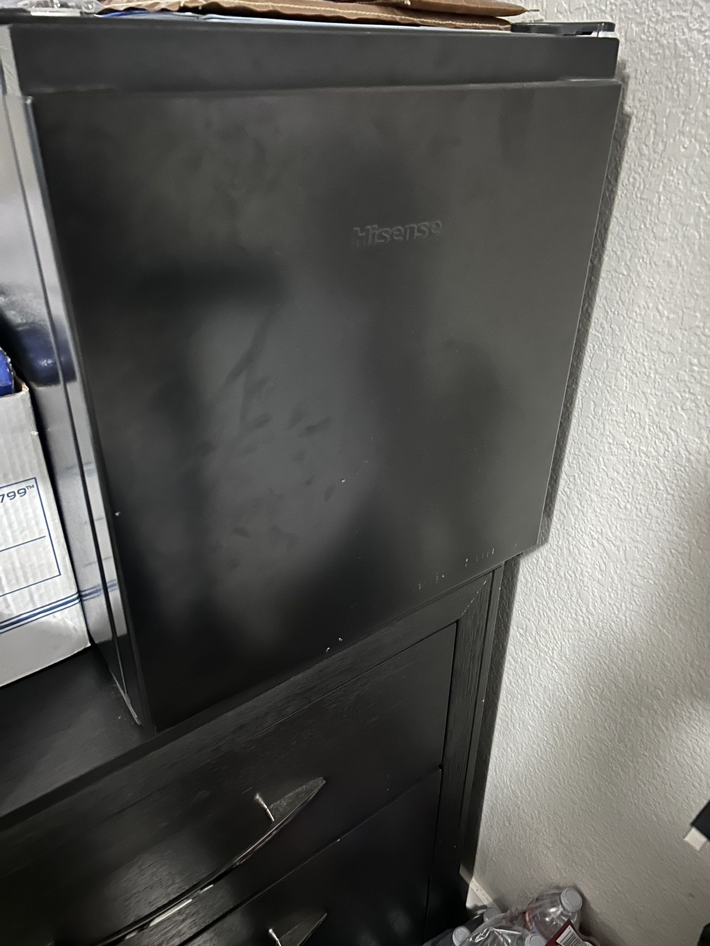 Hisense Mini Fridge Pre Owned Asking $60 Or Best Offer 