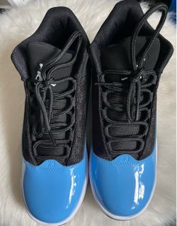 Jordan Max Aura 2 Black University Blue