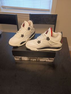 Jordan retro 4's