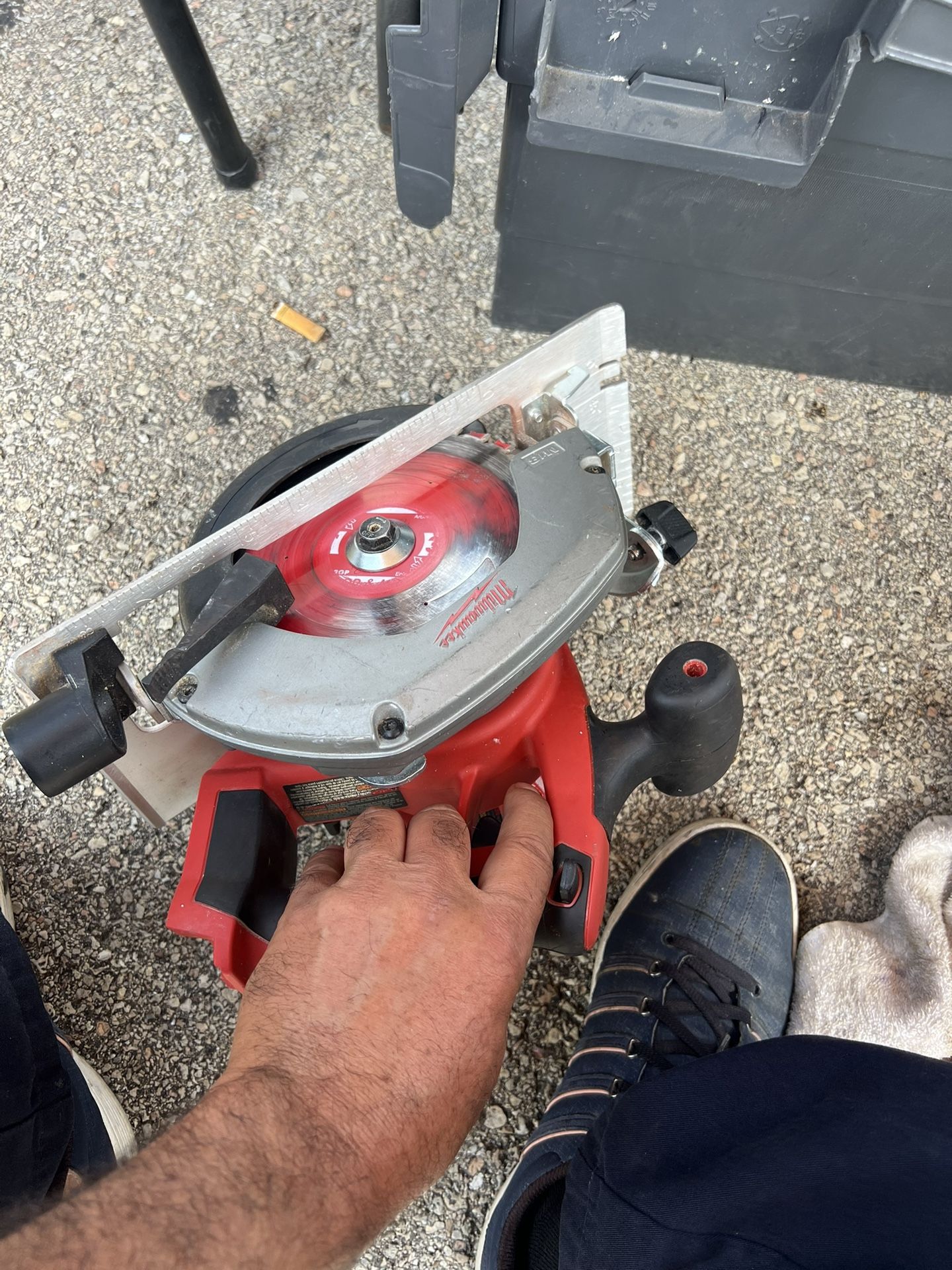 Milwaukee M18 18V Lithium-lon Cordless 6-1/2 in. Circular Saw (Tool-Only)