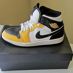 Air Jordan 1 Mid Tennis Shoes 