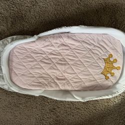 Baby Delight Snuggle Nest Portable Sleeper with Removable Incline Wedge, Grey