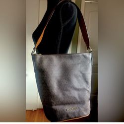 “Michael Kors Signature Hobo Shoulder Bag – Excellent Condition” 