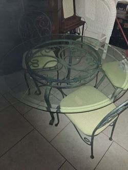 Collezione Europa Dining Room Table With 4 chairs