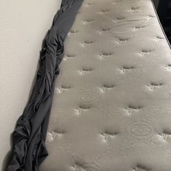 Twin mattress with metal frame