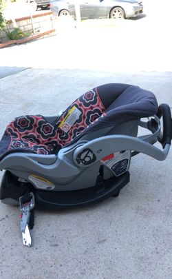 Babytrend car seat with base