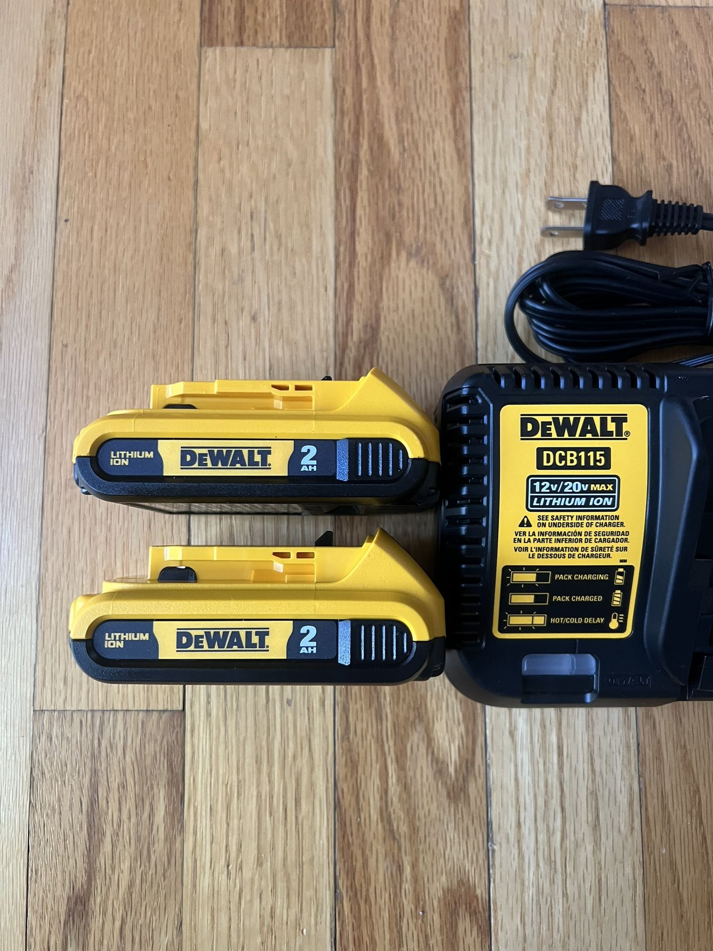 Dewalt 20V 2.0ah (2-pack) Batteries and DCB115 charger ( New)