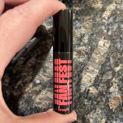 NEW BENEFIT COSMETICS FAN FEST FANNING AND VOLUMIZING MASCARA $4!!