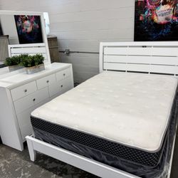 Six Piece Queen Bedroom Set.