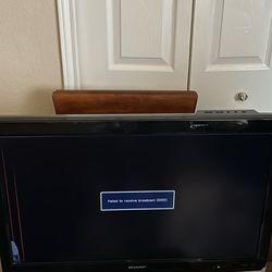 32 Inch Tv (slight Damage)