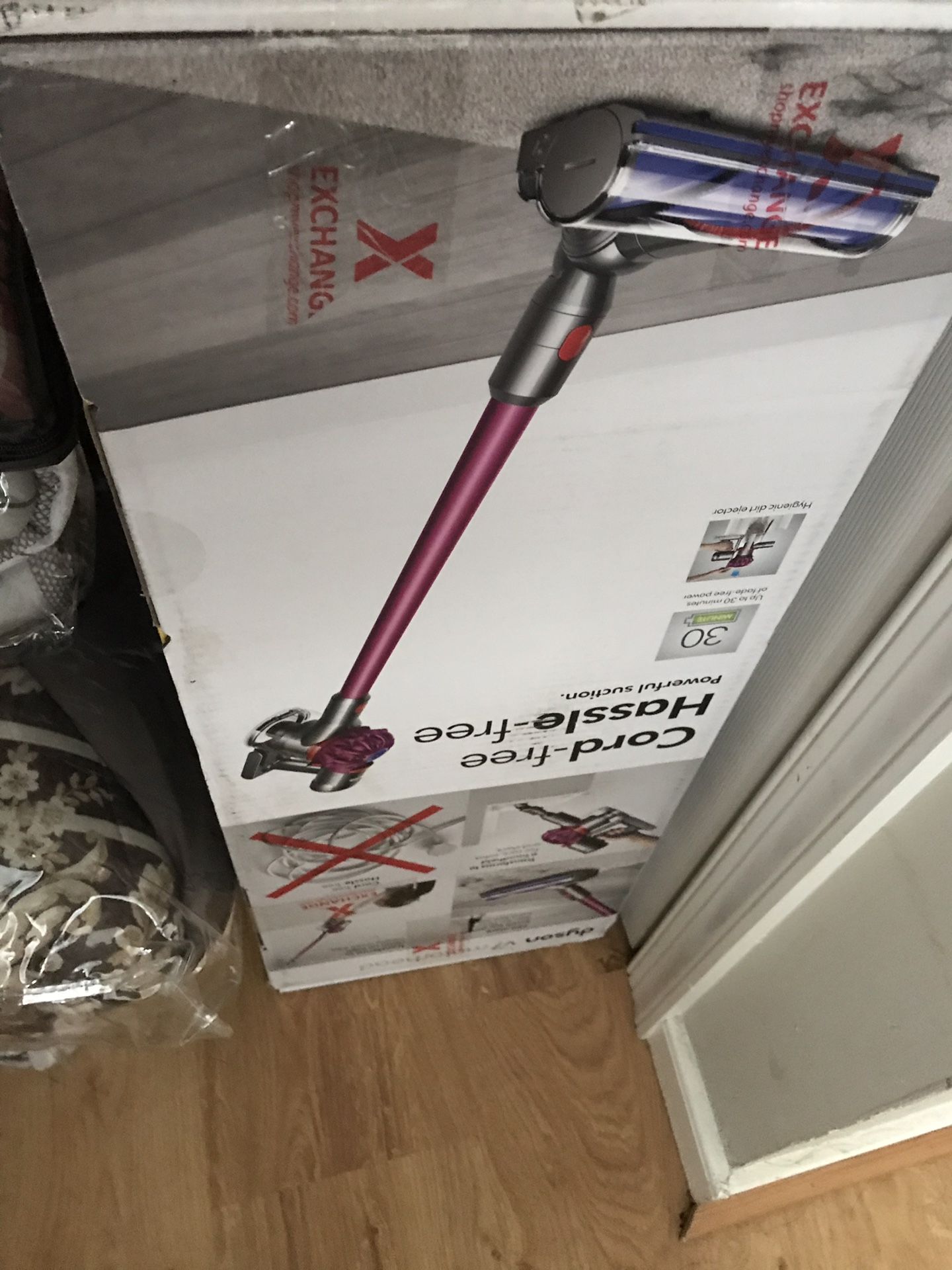DYSON V7 MOTÖRHEAD VACUUM cord free and hassle free powerful suction