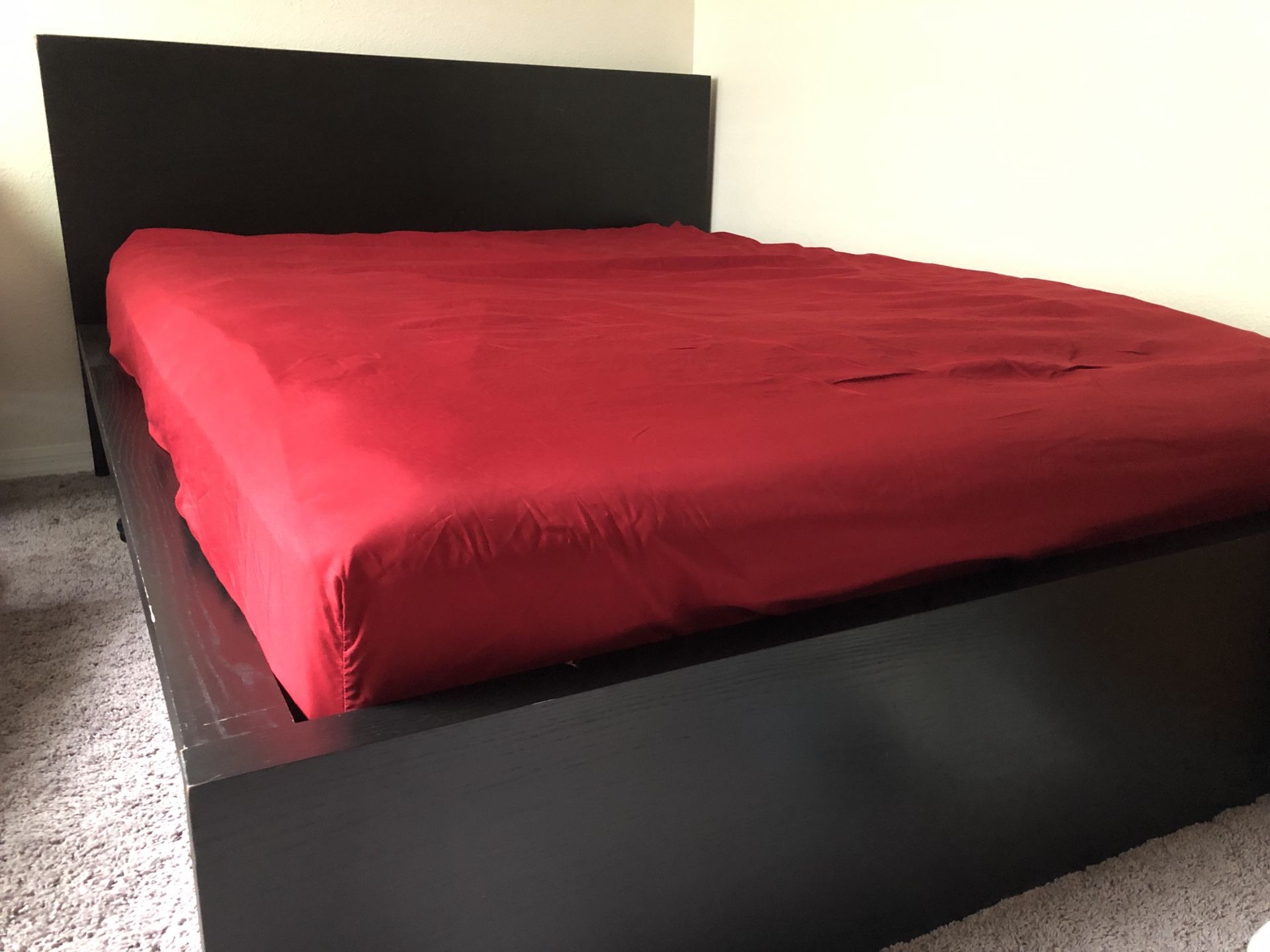 Queen size bed and mattress set