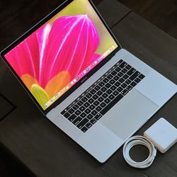 2018 MacBook Pro 15” 2.2GHz i7