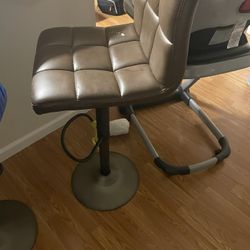 2 Bar Stools 