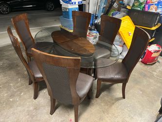 🍽️ Beautiful Glass Dining Table Set with 6 Chairs – $400 OBO