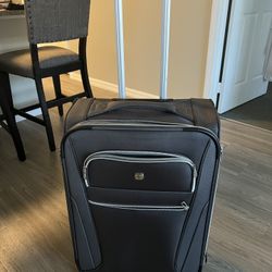 Swiss Gear Spinner 24 Inch Luggage 