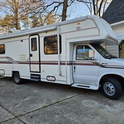 RV CLASS C MOTORHOME - 27ft