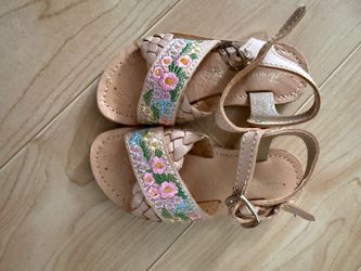 Huaraches de niña