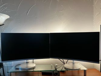 3 Samsung 27” Curved Monitors with risers