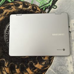 SAMSUNG Chromebook Plus V2 360 12.2" FHD+ 2-in-1 Touchscreen 