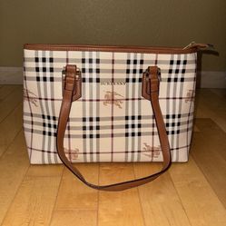 Burberry Women’s Tote Bag Everyday Hand Bag Designer Bag shoulder bag  Brand new, comes with dust bag, great gift the holiday season   If you buy with