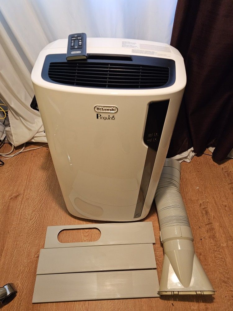 Clean Portable Air Conditioner/heater/dehumidifier DeLonghi 12500btu
