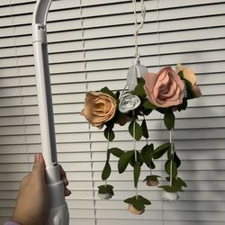 Baby Floral Crib Mobile plays music 