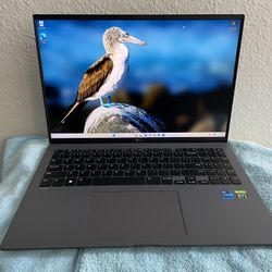 LG Gram 16” (2022) i7 12th Generation 16GB 1TB SSD RTX 2050 Graphic super light powerful laptop
