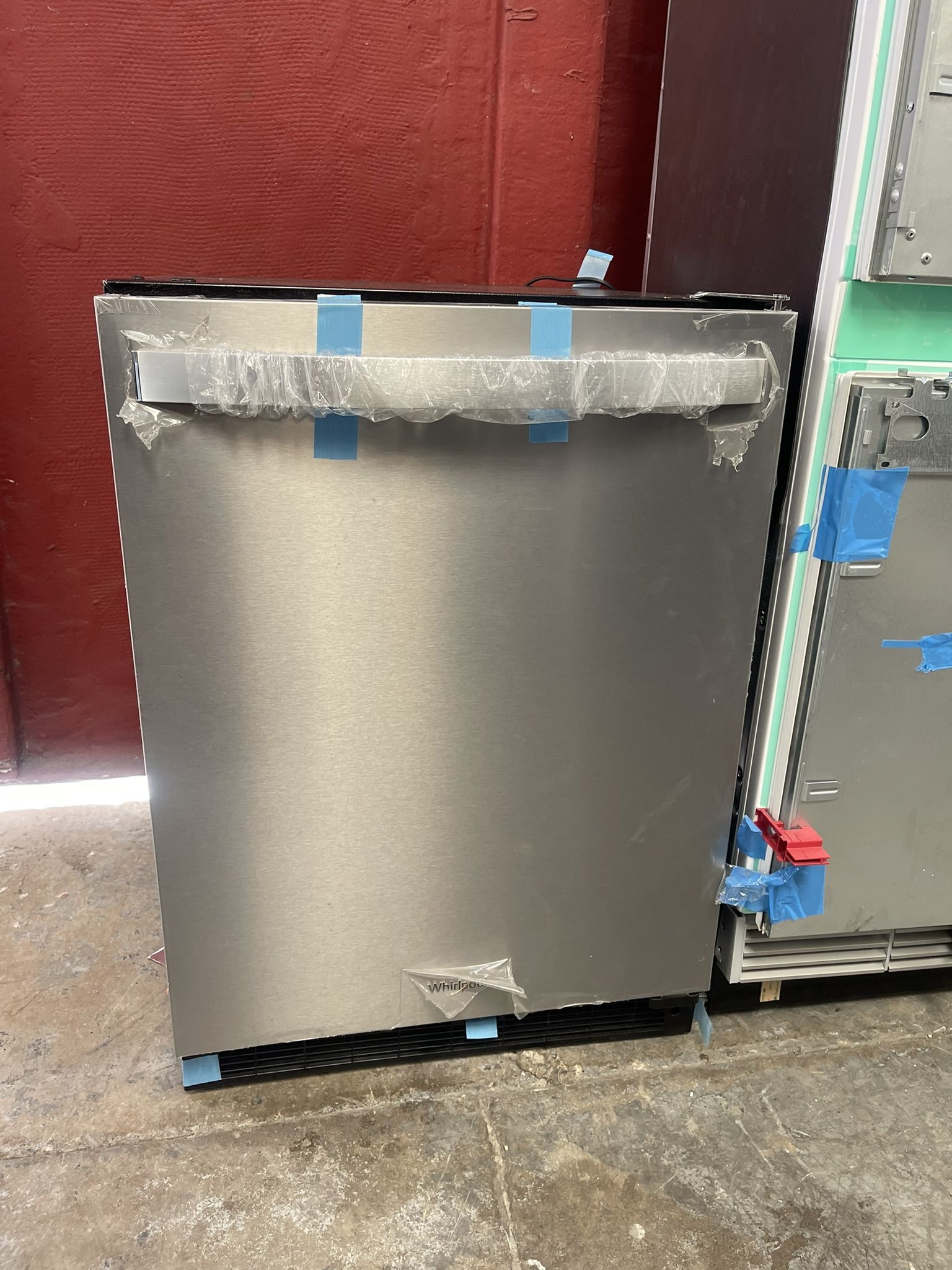 New Whirlpool 24β Undercounter Fridge Stainless Steel